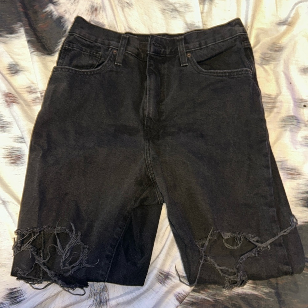 Levi’s mom jeans